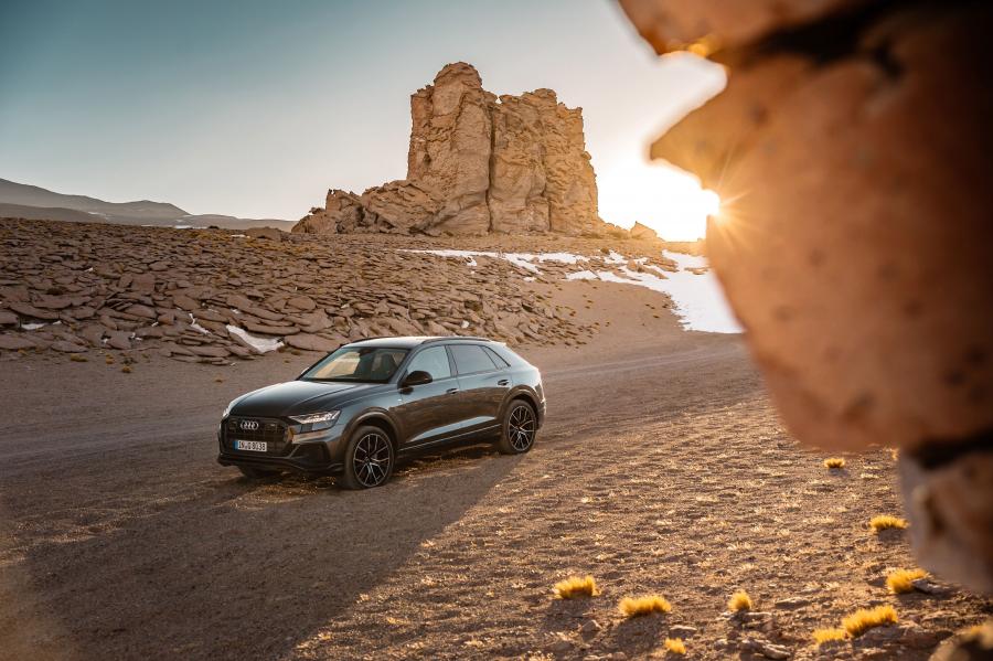 Audi Q8 55 TFSI Quattro S-Line 2018 года  (WW) (фото 5 из 36)